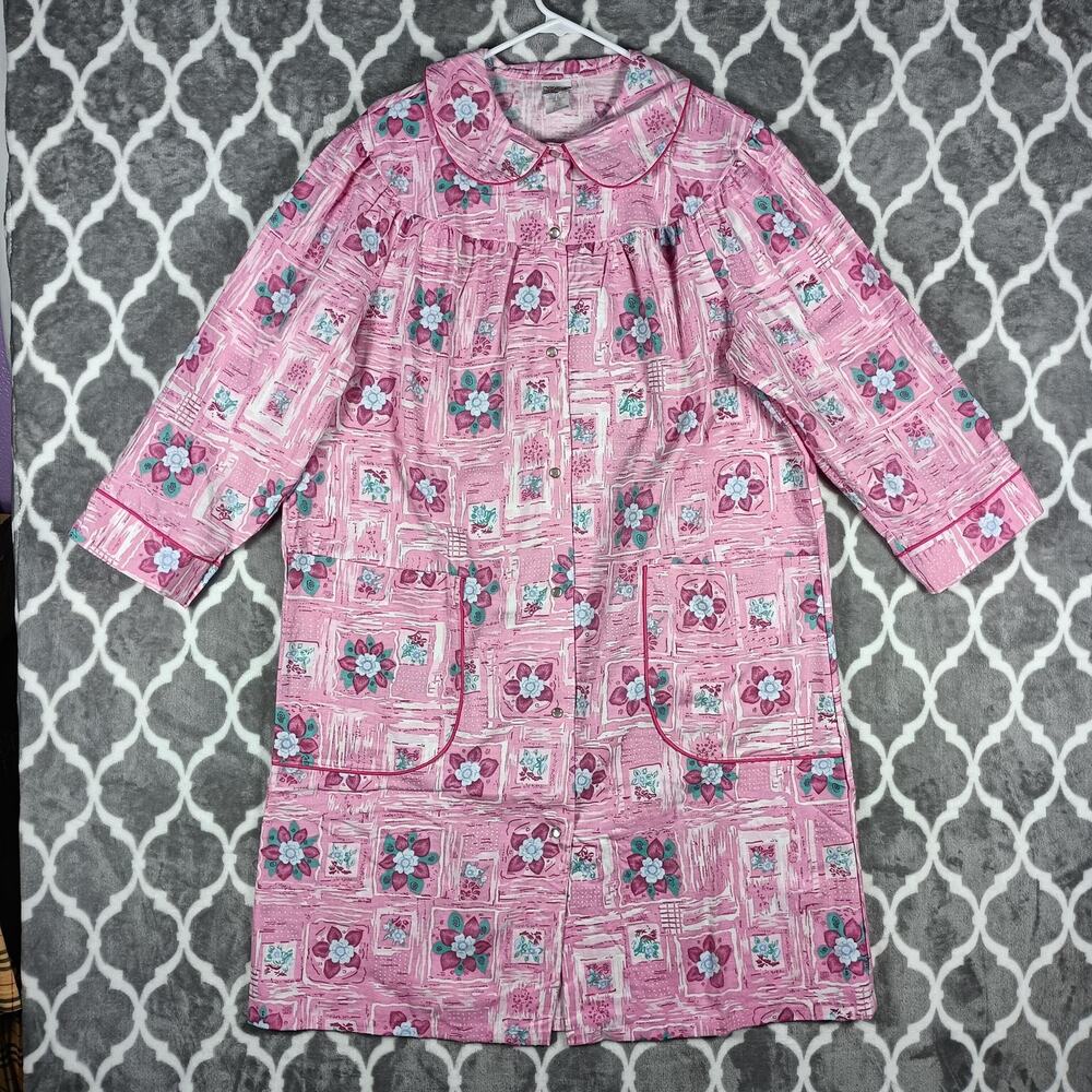 Village Fair Housecoat Robe Size Medium Pink Button Front Brushed Cotton Pockets